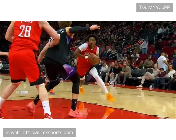 阿门汤普森髋部伤势出战成疑 火箭侧翼防守资源进一步紧缩