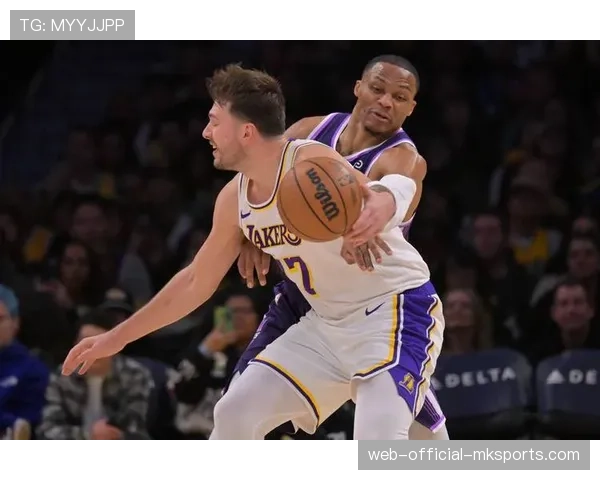 湖人防守效率联盟第21位,三巨头合砍80分难掩体系漏洞